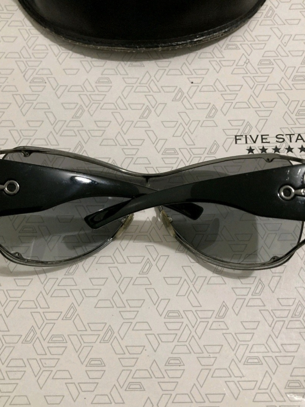 Gucci Black Frame Sunglasses with Gray Gradient Lenses and Logo Case - Picture 7 of 8